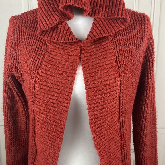 Red fuzzy cardigan 🖤 - Picture 3 of 12